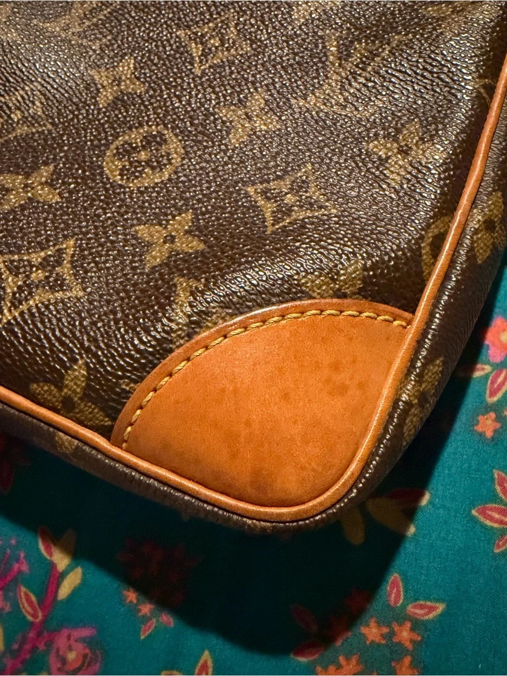 Louis Vuitton Danube Crossbody Bag - Picture 9 of 16